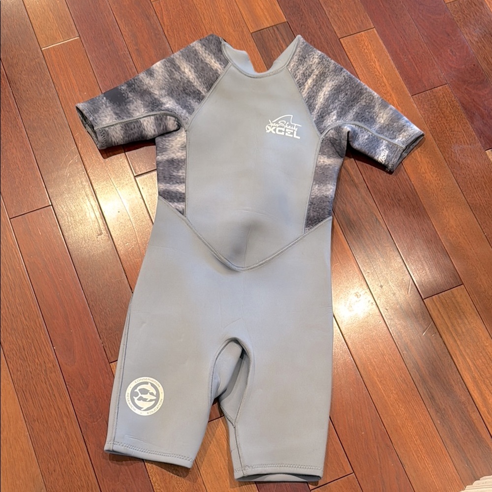 XCEL Kids' Short Sleeve Wetsuit in Gray size 12